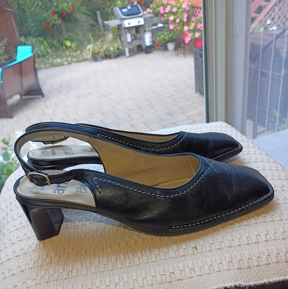 AraDress Shoes Size.7.5.New Condition.